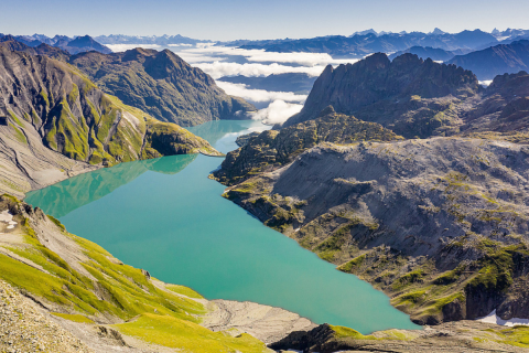 A svájci Alpok csúcsai között helyezkedik el az energiatároló rendszer