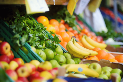 lebomlo-zacskokba-szedhetjuk-a-gyumolcsot-es-zoldseget-a-spar-uzleteiben