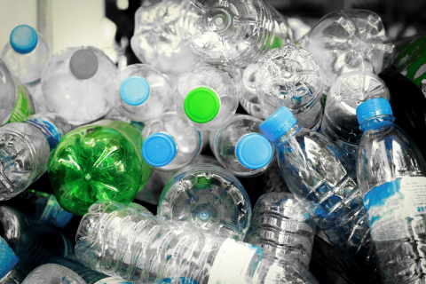Az italcsomagolások kötelező visszaváltásával csökkenthető a hulladék mennyisége